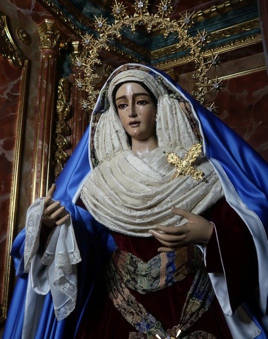 FOTOGRAFÍAS DE NTRA. SRA. DE LA ESPERANZA CORONADA ATAVIADA DE HEBREA.