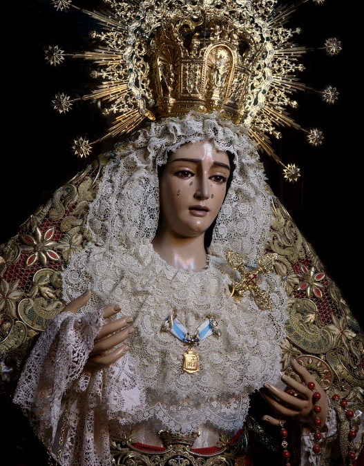 FOTOS DE NTRA. SRA. DE LA ESPERANZA CORONADA ATAVIADA PARA PENTECOSTÉS Y CORPUS CHRISTI 2021.