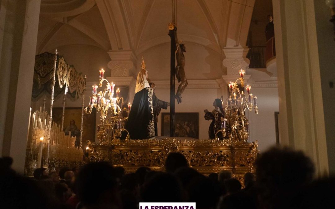 TRASLADO DEL STMO. CRISTO DE LA EXPIRACIÓN A SU PASO PROCESIONAL